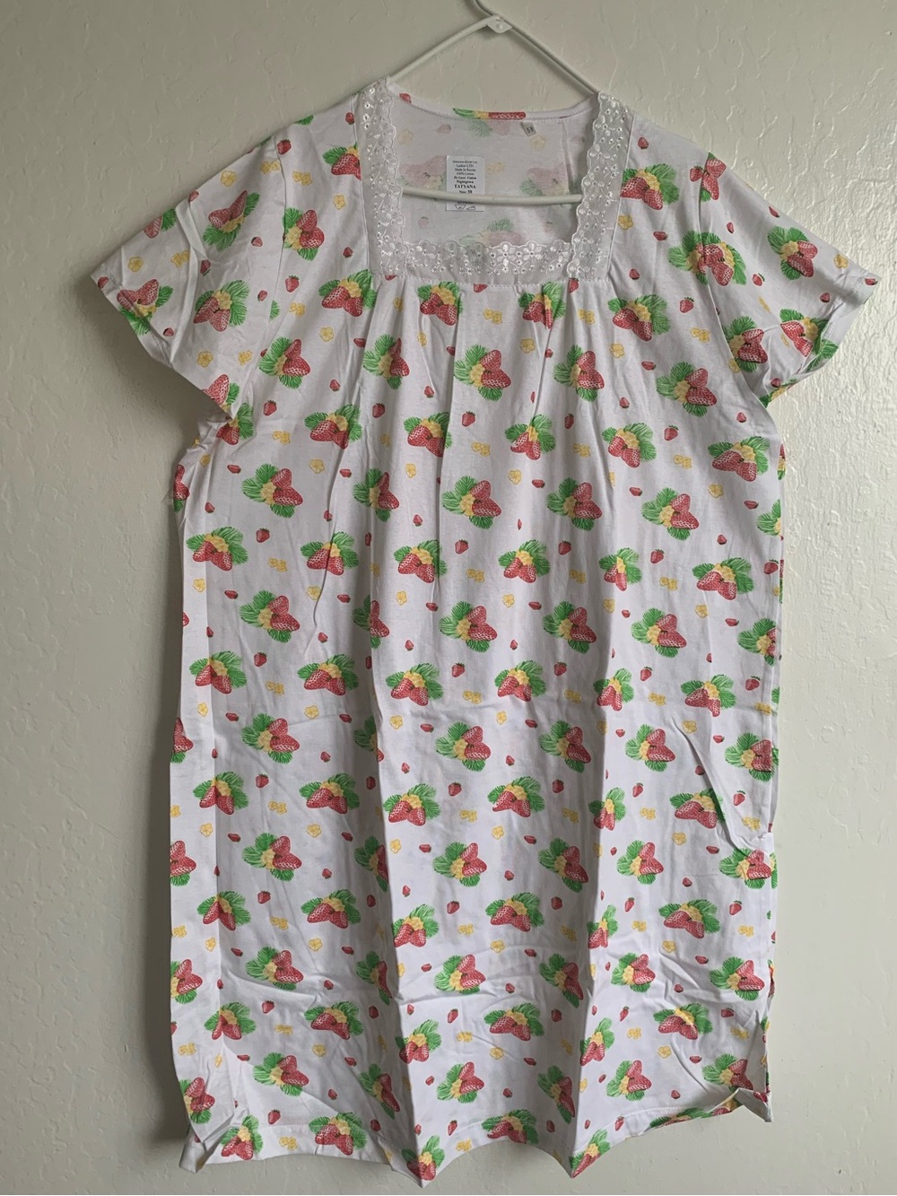 100% Cotton Nightgown White With Strawberry Pattern Size 1X
